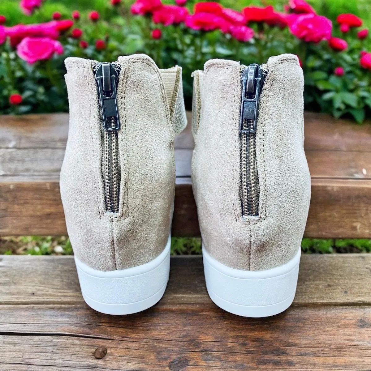 ALLIE WEDGES by Very G